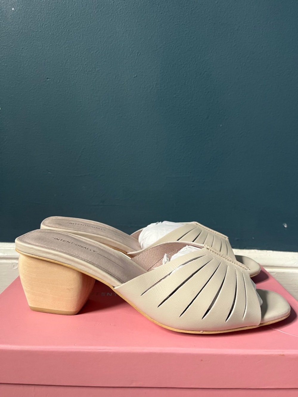 INTENTIONALLYBLANK Neutral Cream Leather Slide Heels Size 9